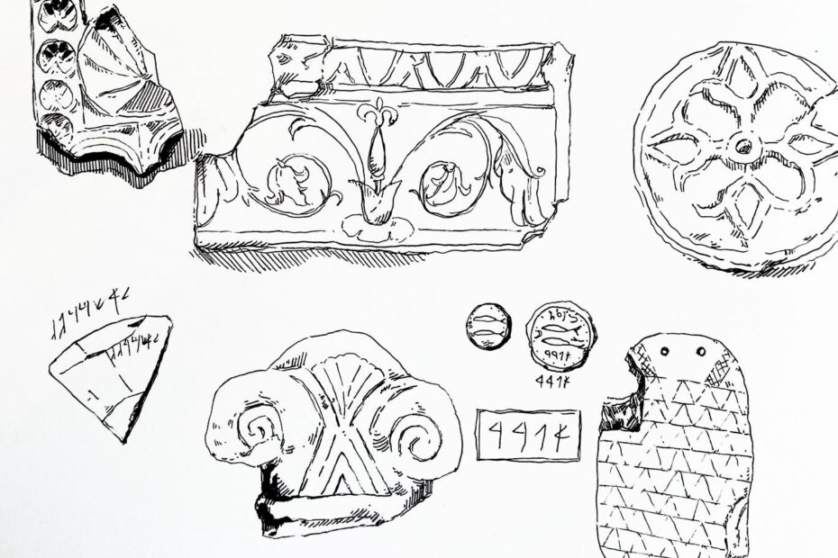 Dibujos varios de restos arqueológicos.
